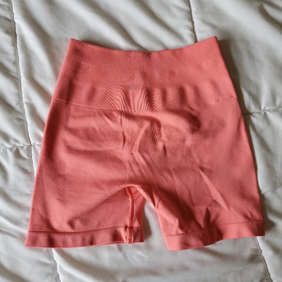 Alphalete amplify XXS pixel pink shorts - Picture 2 of 3